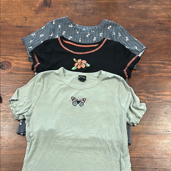 3 kids shirts short sleeves tees Green and Black  Tees butterfly flower - Picture 1 of 8